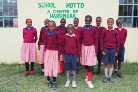 Patenkinder in Schuluniform